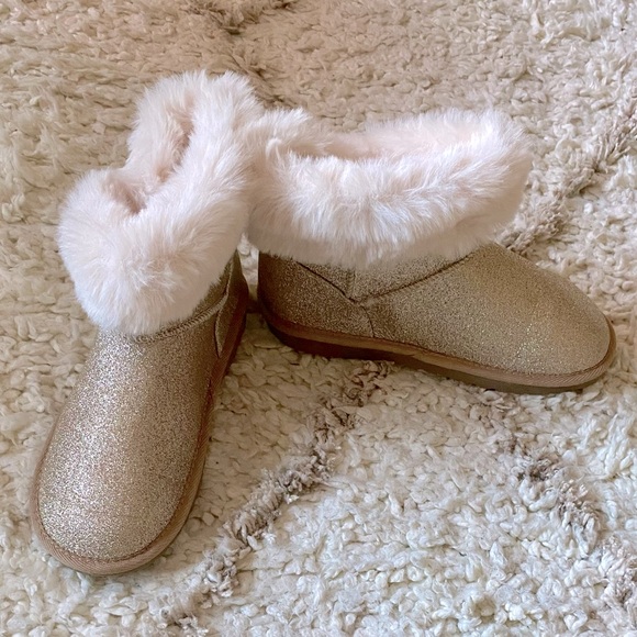 Like New! Children’s Place Sparkly Youth Ugg-Style Boot - Picture 1 of 6